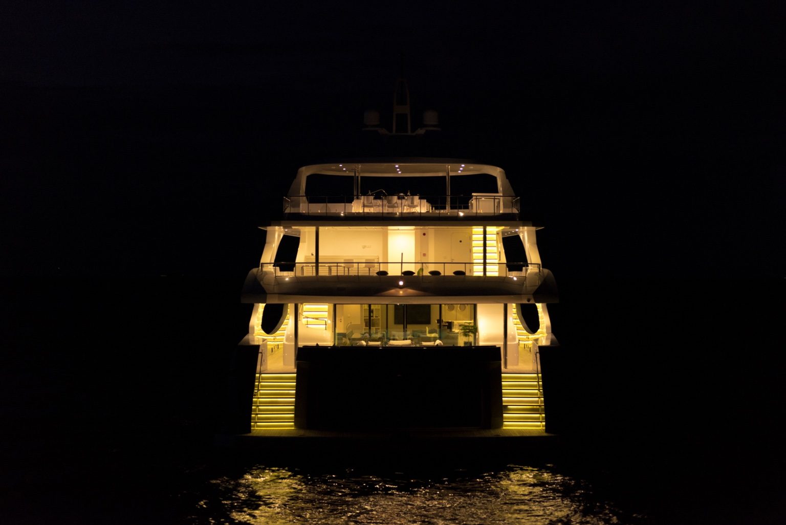 M/Y SEAREX at night