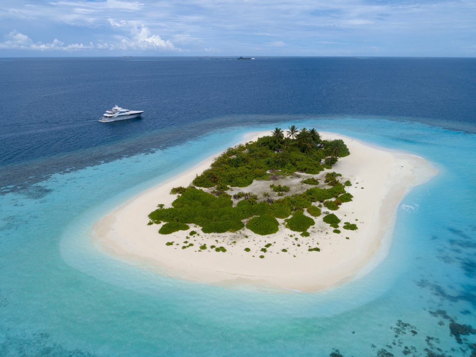 M/Y SEAREX cruising near a private island in the Maldives